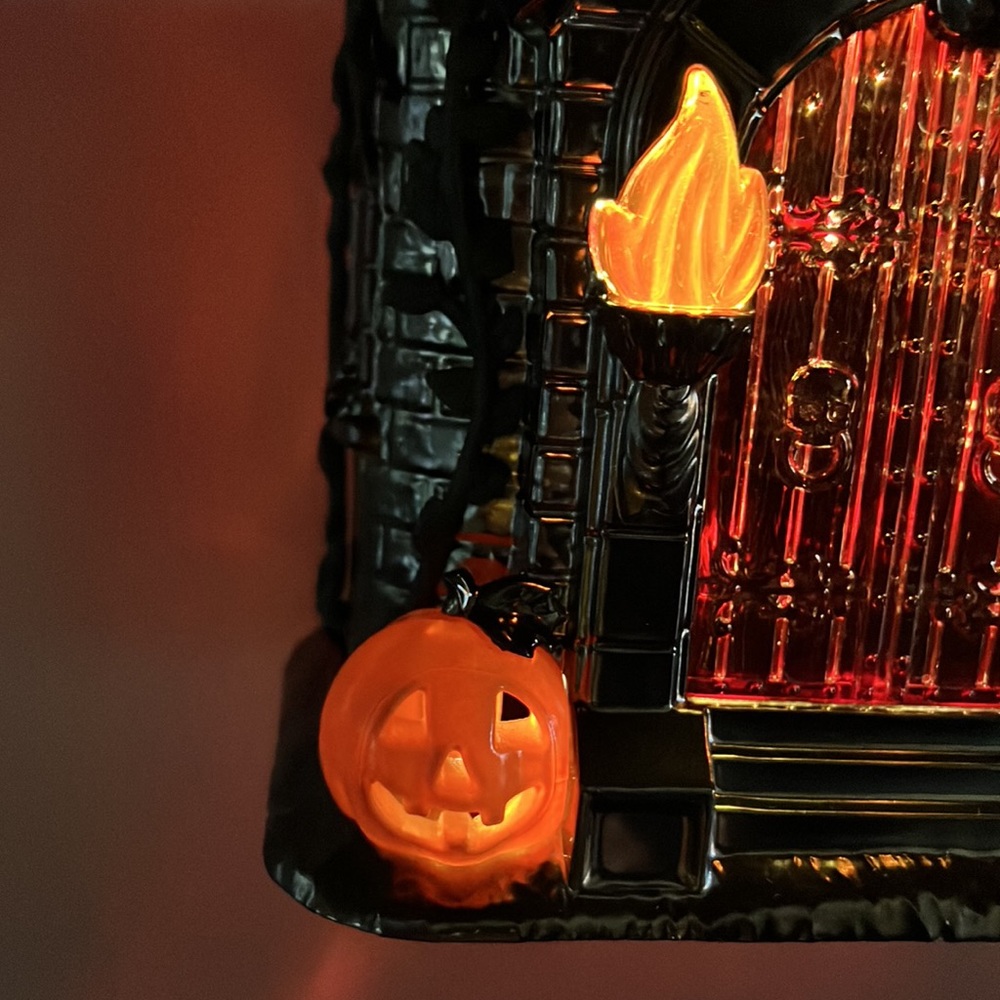 NWT Bath & Body Haunted Castle Projection Wallflower Plug In - Picture 5 of 8